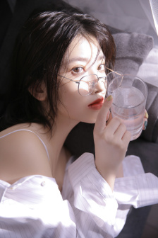 善良漂亮的女老板HD
